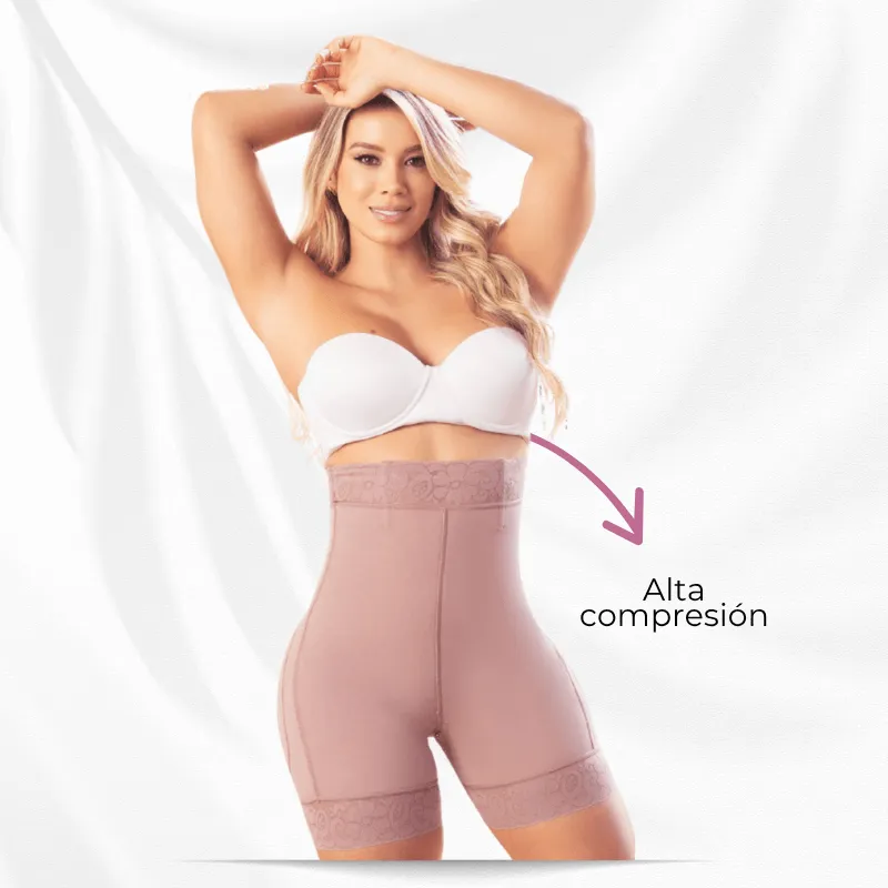 Short levanta cola con gafete