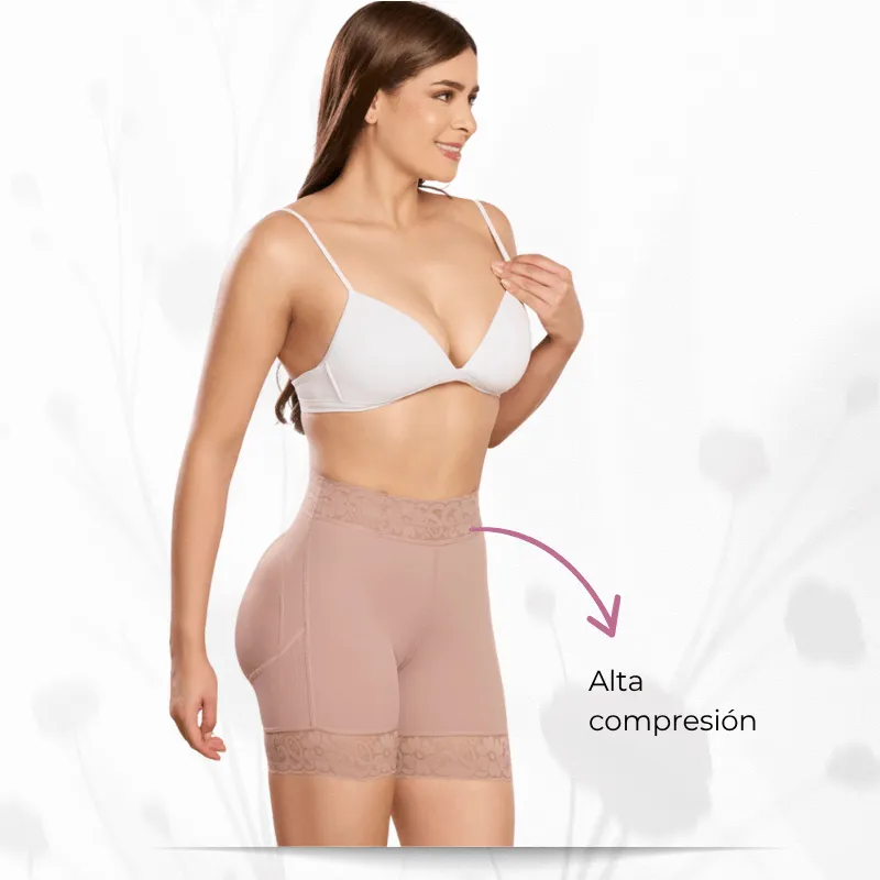 Short levanta cola con gafete 3